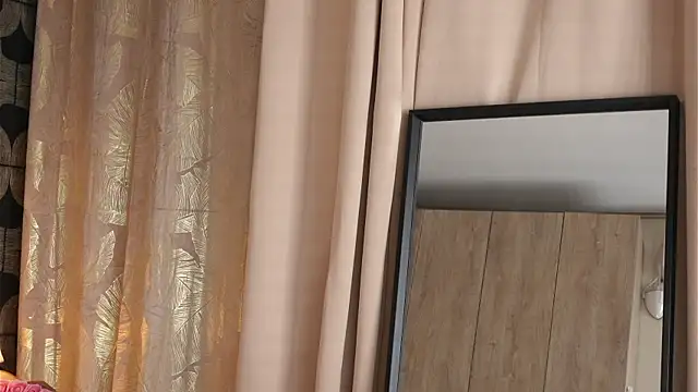 IsabelaWhite webcam