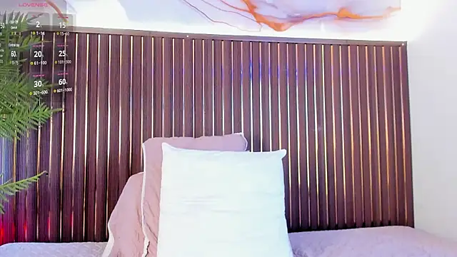 mia_pineda webcam