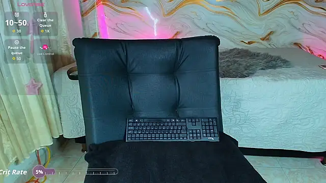 EbonyHansNight webcam