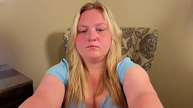 PhatAssBlond webcam
