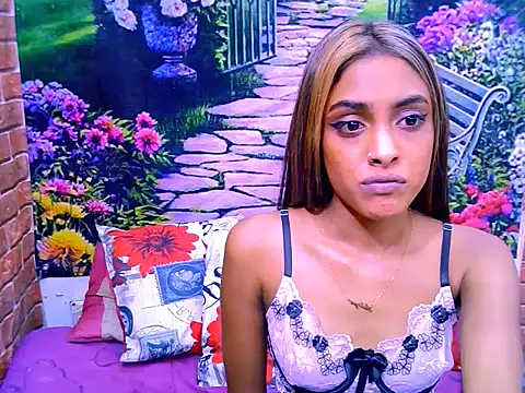 IndianPretty14u2Luv live cam on StripChat