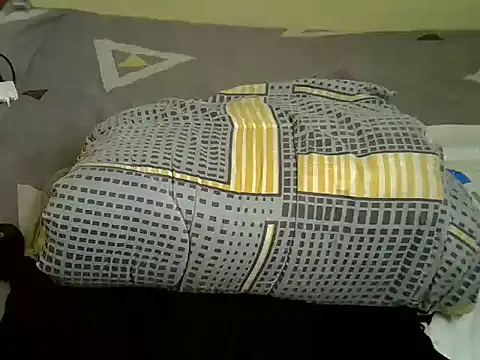Pearl_petite webcam