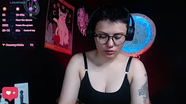 girl_intense444 webcam