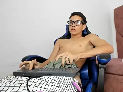 steel_jheder (M twink) - completely naked