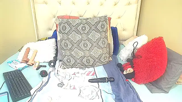 NoviaveeXXX live cam on StripChat