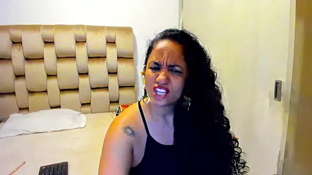 alaskmiller1 live cam on StripChat