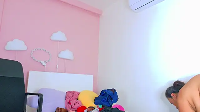 SeleneGibson__ webcam