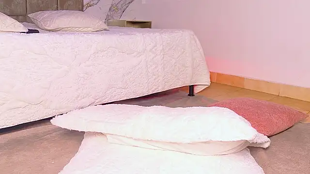 KeylaKnowles_Pv webcam
