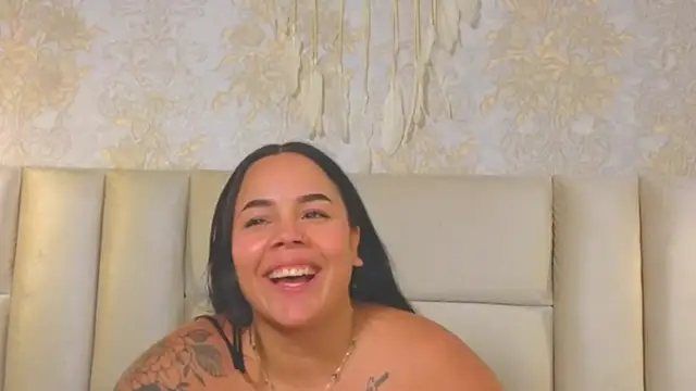 EmilyQueen3x webcam