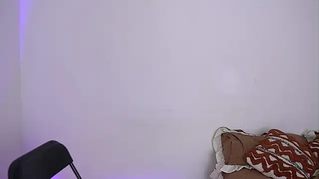 lirio05 (F young) - Feather Nipple tease 💋🍒