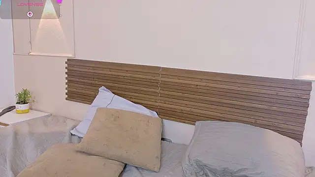 mia_gold_ webcam