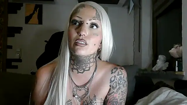 RoxxyInk webcam