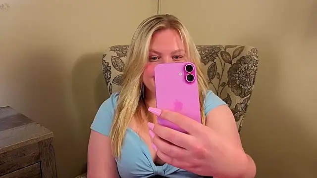 PhatAssBlond webcam