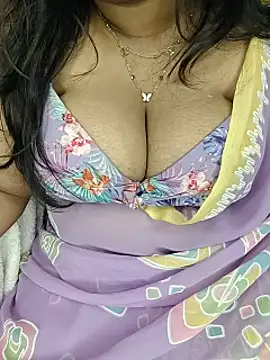 Curvy_Pooja