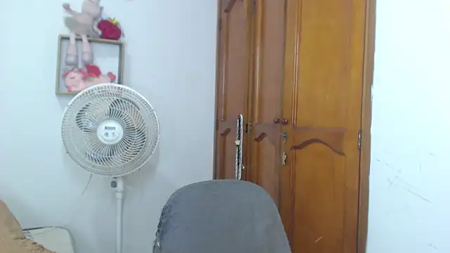 divinepleasury live cam on StripChat