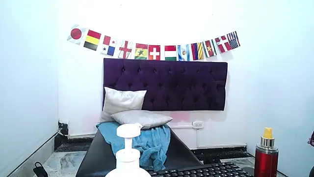 Milf-Prettyboobs webcam