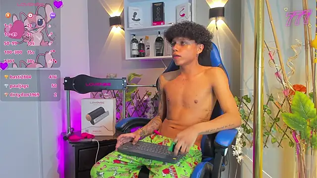_taylor_black webcam