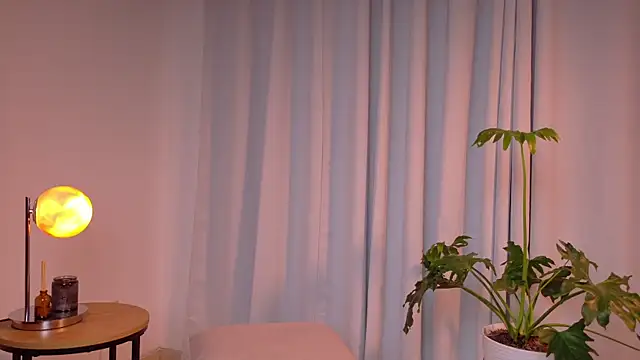 Zara_Nova webcam