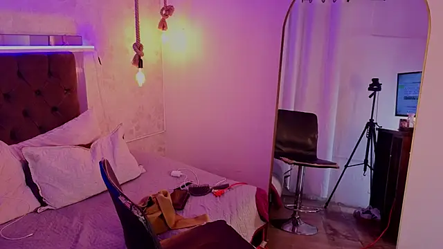 chloe_bronze webcam