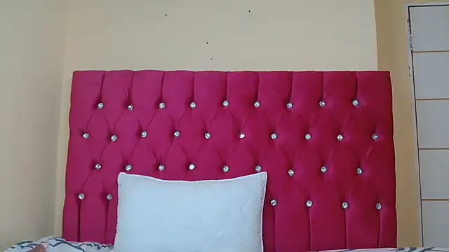 TheeRealBaddie webcam