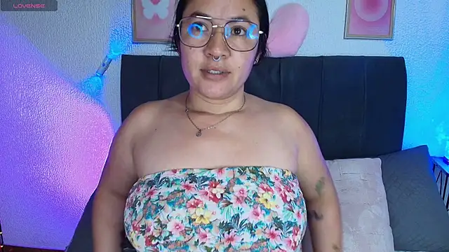 samm_curvy webcam