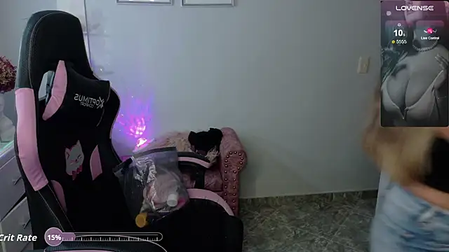 Melannyy_ webcam