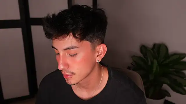 sweettaaron01 webcam