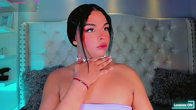 Maia_Hotts webcam