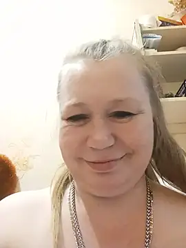 KiraStanton webcam