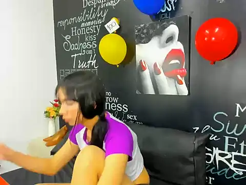 Valey_Nicole webcam
