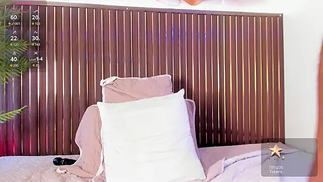 mia_pineda webcam