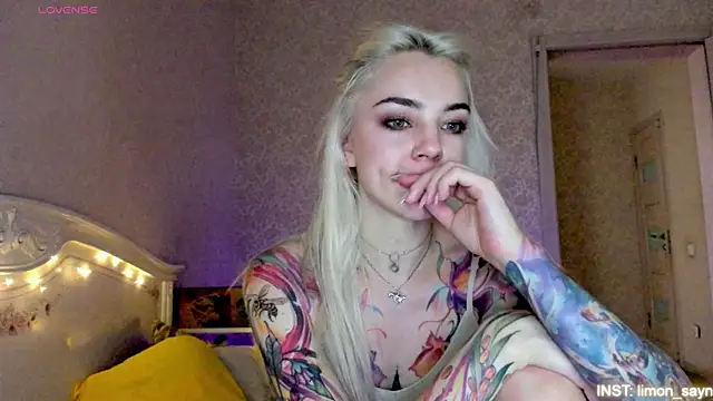 LillyMoure_ webcam
