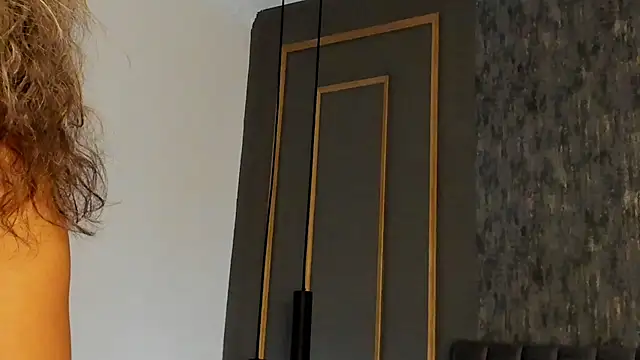 Alisha-Bond webcam