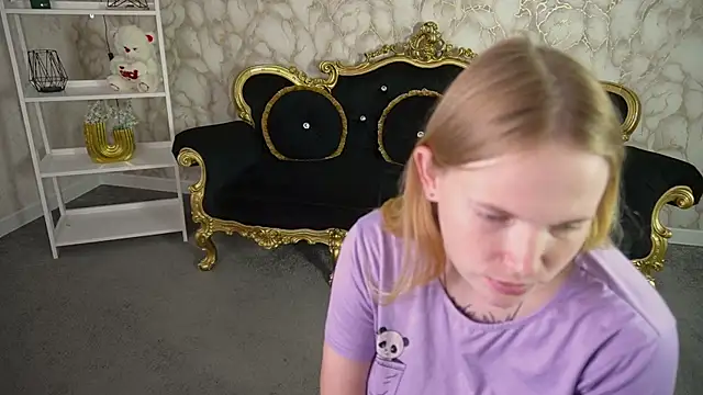 NikkyReyyy webcam