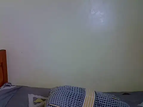 Pearl_petite webcam