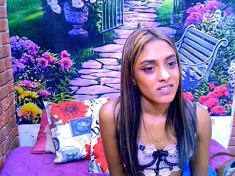 IndianPretty14u2Luv webcam