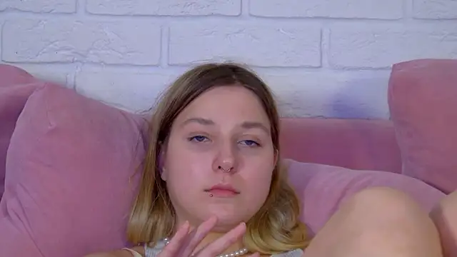TinnaBurton live cam on StripChat