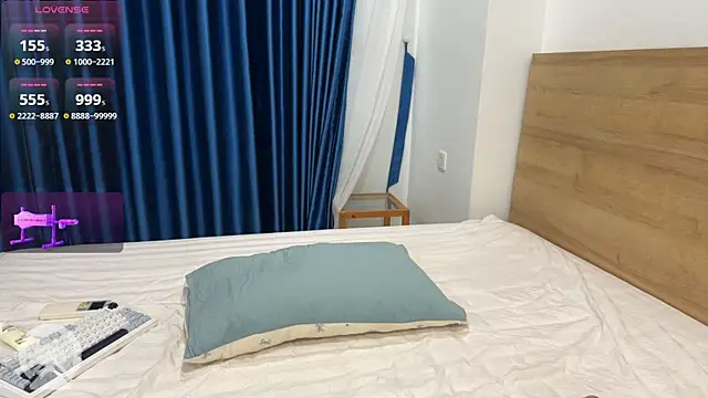 icydiva (F young) - my  riide dildo