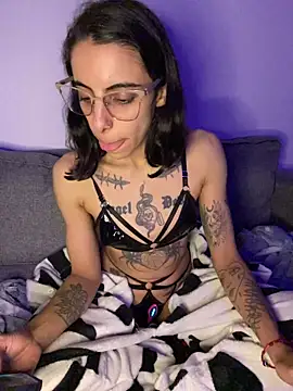poison_ivy_29 - Poison_Ivy_29's free webcam