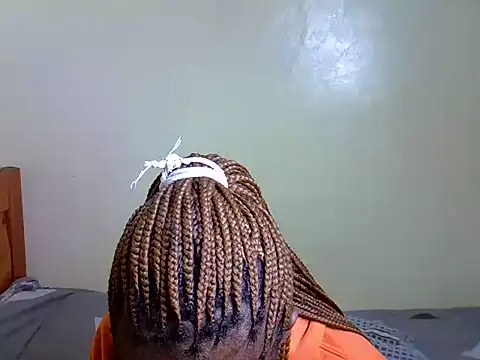 Pearl_petite webcam
