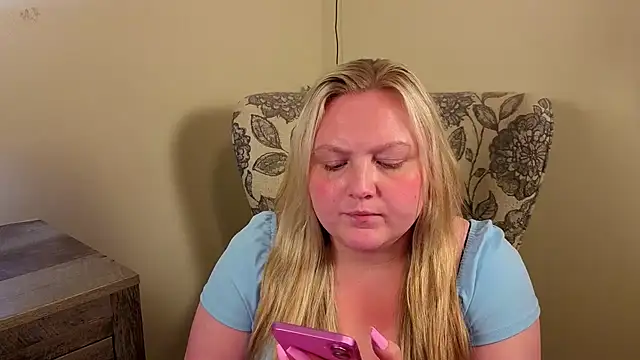 PhatAssBlond webcam