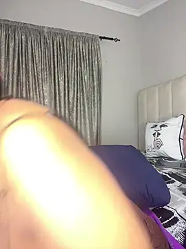 Bustygoddess32 webcam