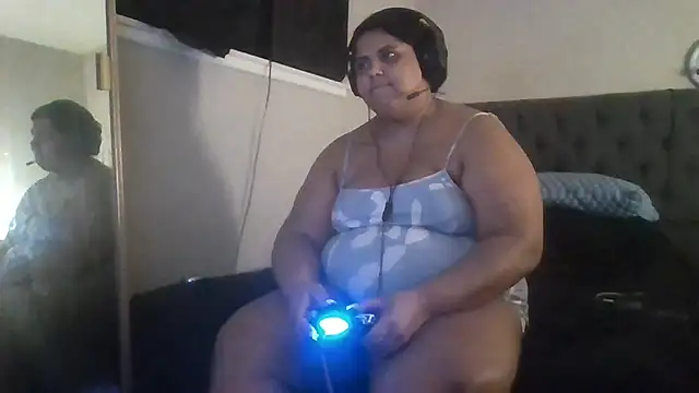 1n0nlythroat webcam
