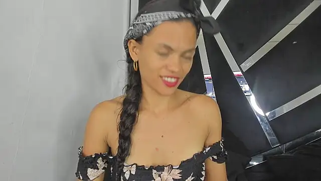 cristalxht live cam on StripChat