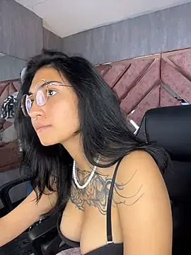 Velvet_Mysstic webcam