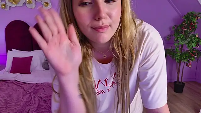 CharlotteAtwoood webcam