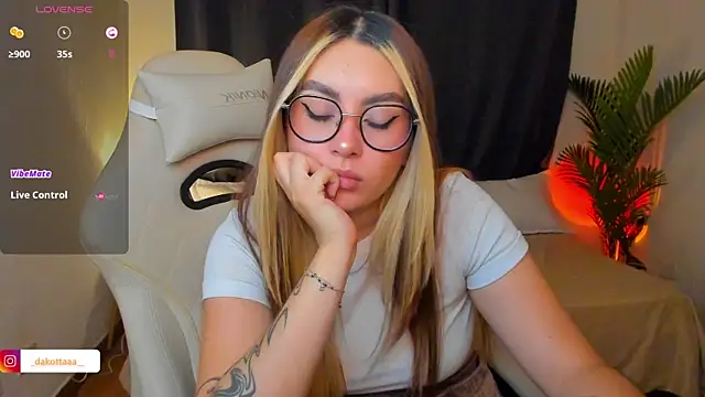 dakottaa_ webcam