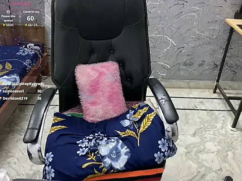 LuvLayla webcam