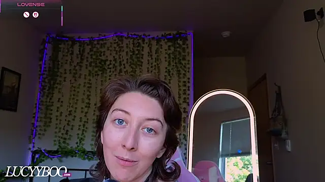 lovelylucyy webcam