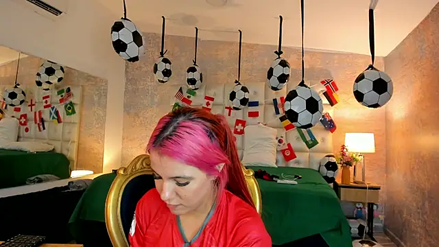 MelaniieRoux webcam